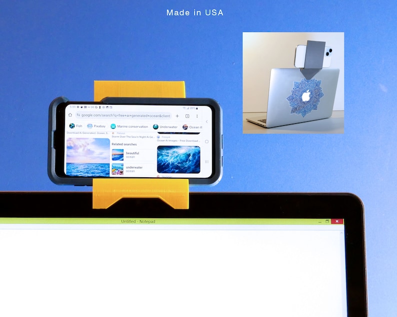 K&ouml;nnte beinhalten: Gelber Smartphone-Halter an einem Laptop befestigt, mit einem Smartphone, das eine Google-Suche nach Ozeanbildern anzeigt. Ein zweites Telefon ist am Laptop-Bildschirm befestigt. Der Text "Made in USA" ist sichtbar.