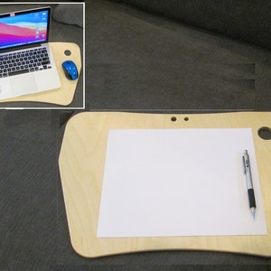 自宅、車、キャンプ用のラップトレイデスク、ソファやソファ用のノートパソコントレイとテレビディナーテーブル | どこでも書き物、仕事、食事に使えます