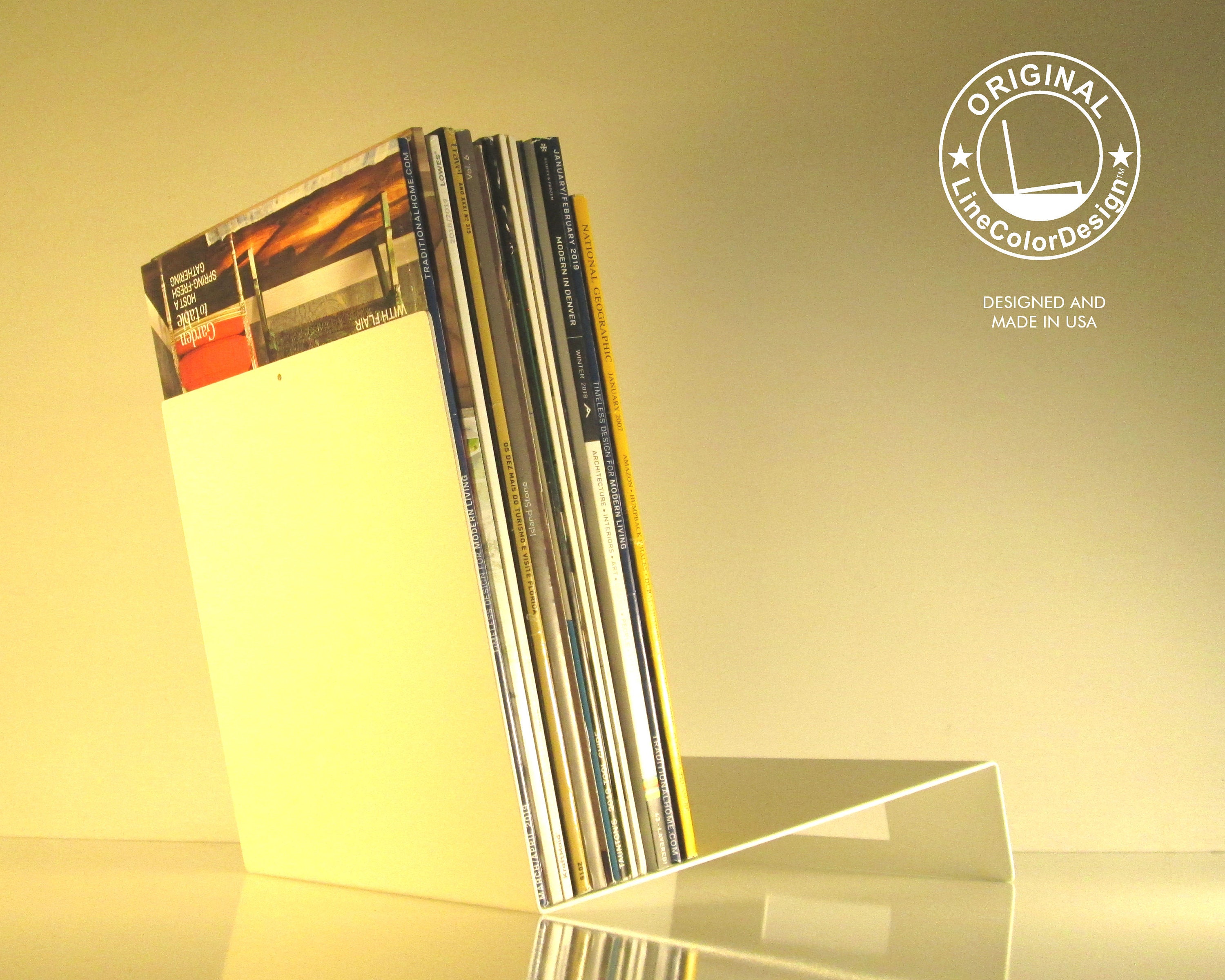 Tabletop Magazine Display Racks Tabletop Magazine Rack, Minimalist Magazine Stand in White Metal Finish ...