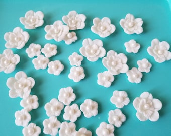 Loose fondant flowers