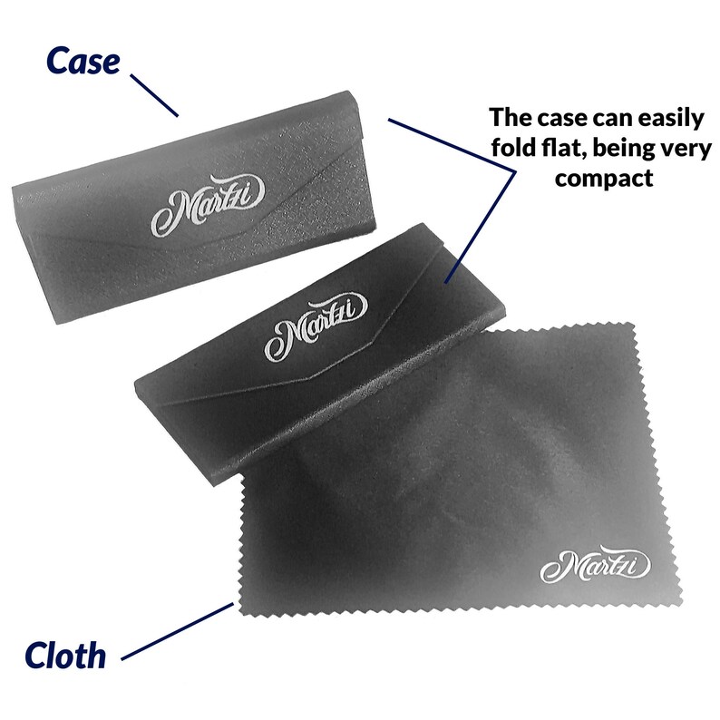 Puede incluir: Una funda rectangular negra con la palabra "Martzi" impresa en blanco. La funda se pliega plana y viene con un pa&ntilde;o de microfibra negro con el mismo logotipo.