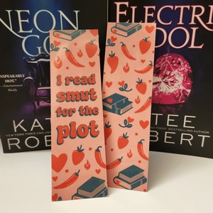Quirky Funny Romance Fantasy Spicy Smut Pattern Bookmark | I Read Smut for the Plot