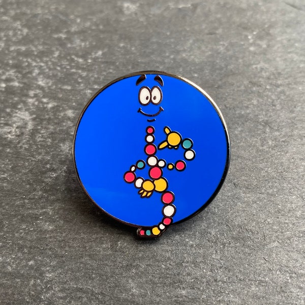 Badge Mr DNA en émail dur