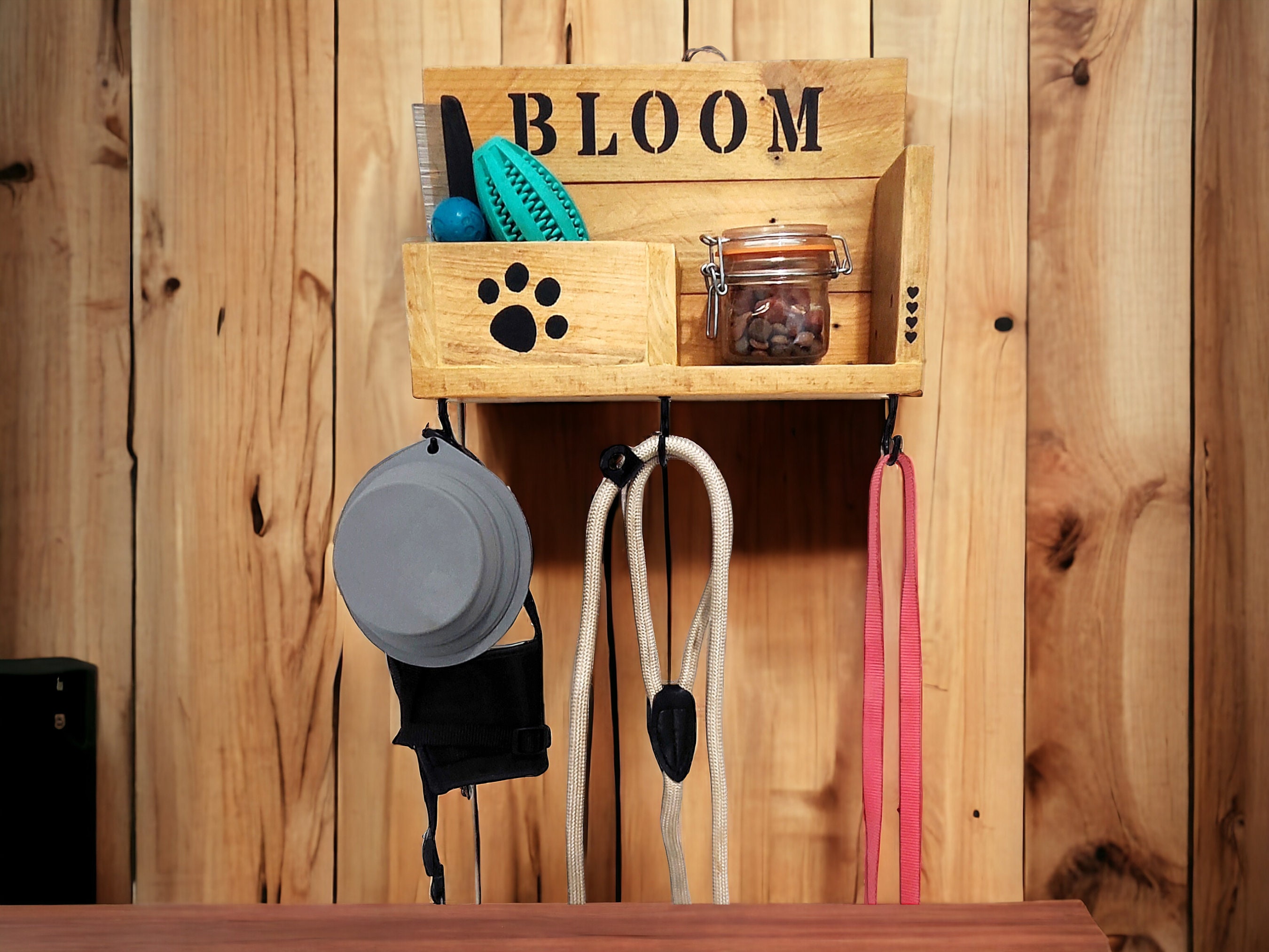 Personalized dog leash holder with box, Wooden dog leash holder for wall, dog name sign for wall, dog collar holder, gift for dog lovers,