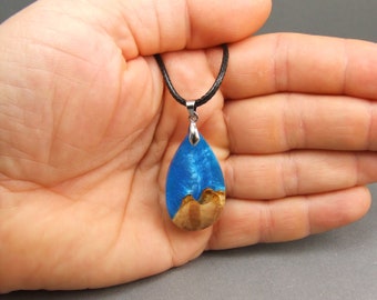 Pendentif en résine bois, bijoux en résine, pendentif de la voie lactée, collier bleu, pendentif art en bois, pendentif collier pour femme, cadeau pour elle