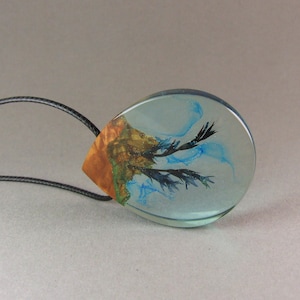 Wood Resin Necklace,Resin Wood Pendant,Resin Wood Necklace,terrarium necklace,dried flower,pressed flower