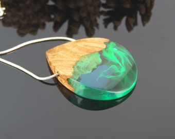 Noorderlicht ketting, houthars hanger, aurora borealis sieraden, hars houten hanger, hout hars sieraden, uniek geschenk, handgemaakte houten hanger