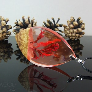 wood and resin jewelry, Pressed flower terrarium jewelry botanical necklace,Gift idea for girlfriend