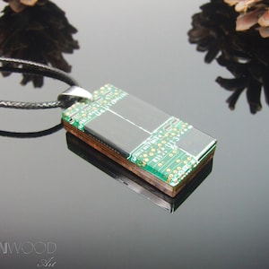 Collier circuit imprimé, Résine de bois, Bijoux de carte mère recyclés, Collier geek chic, Technologie portable, Cadeau pour ordinateur, Programmeur informatique