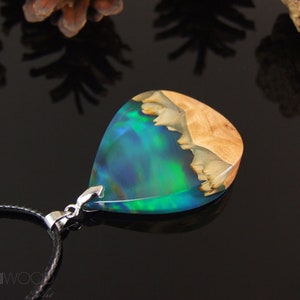 Northern lights necklace,Wood Resin Pendant,Aurora borealis jewelry,Resin Wood Pendant,Wood Resin Jewelry,Unique gift,Handmade wood pendant