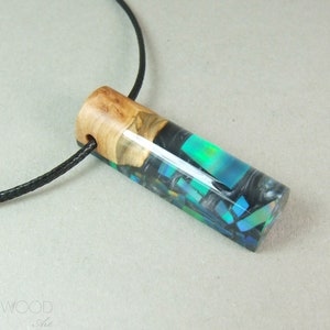 Northern lights necklace,Wood Resin Pendant,Aurora borealis,iridescent lab opal,anniversary gift,Wood Resin Jewelry,Handmade opal pendant