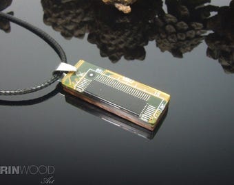 Collar de placa de circuito, resina de madera, joyería de placa base reciclada, collar elegante para geeks, tecnología portátil, regalo de computadora, programador de computadoras