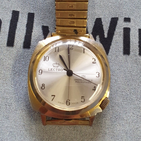 Vintage Lectro 121 Manual Wind Gold Plated watch, 1970s, Swiss Made, Keeps Good Time, Clean Crystal and Clean Dial. Original  Bracelet.