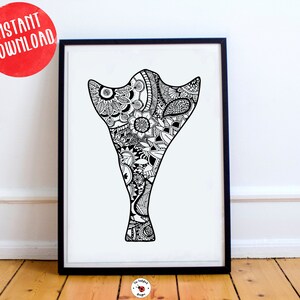 Könnte beinhalten: Schwarz-weiß druckbarer Kunstdruck mit einem detaillierten Mandala-Design in Form eines Mantarochens. Das Design ist filigran und zeigt eine Vielzahl von Mustern und Formen.