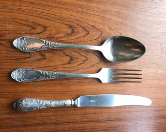 Silver metal flatware set