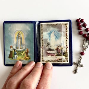Chapelet vintage Fatima avec perles, cartes de prière et portefeuille – « Mon chapelet »