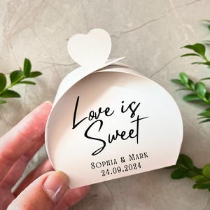 50 boîtes de cadeaux de mariage personnalisées Love is Sweet en vrac, boîtes de bonbons personnalisées, petite boîte-cadeau, cadeaux de remerciement pour les invités