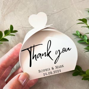 Cadeaux de mariage avec coeurs | Boîtes de bienvenue avec noms personnalisés pour les invités, Petites boîtes blanches avec texte personnalisé, Sérigraphie, Bonbonnières