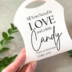 Boîte cadeau personnalisée de 50 bonbons | « Tout ce dont vous avez besoin, c'est d'amour et d'un peu de bonbon » | Boîte cadeau personnalisée pour mariages et occasions spéciales