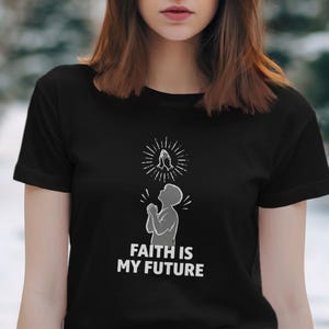 Tro är min framtid T-shirt, kristen bedjande händer T-shirt, inspirerande religiös skrift T-shirt, tro på Gud Kläder, andligt hopp