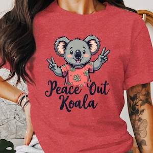 かわいいコアラTシャツ、ピースアウトコアラシャツ、面白いグラフィックTシャツ、動物愛好家へのギフト、かわいい漫画シャツ、花柄コアラTシャツ、愛らしいコアラトップス