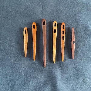 Rustikale Holznadeln/ Knopfbindenadeln.