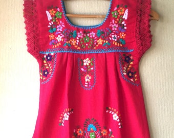 Mexican embroidered girl dress, Oaxaca region, vestido bordado mexicano, mexican outfit girl.