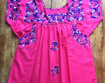 Mexican embroidered blouse, Oaxaca textile region, Mexican blouse, mexican traditional textiles, mexican outfit, mexican fashion.