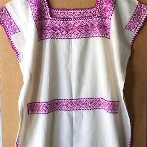 Embroidery Blouse / huipil, Valle Otomi region, Mexican embroidered blouse, Mexican textiles, Mexican fashion, Mexican clothing ideas.