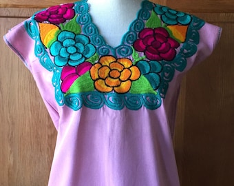 Mexican blouse, Oaxaca top, Mexican blouse, mexican traditional textiles, mexican outfit, mexican fashion.
