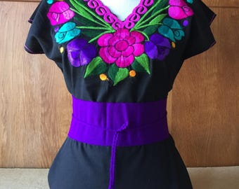 Mexican blouse, Oaxaca top, Mexican blouse, mexican traditional textiles, mexican outfit, mexican fashion.