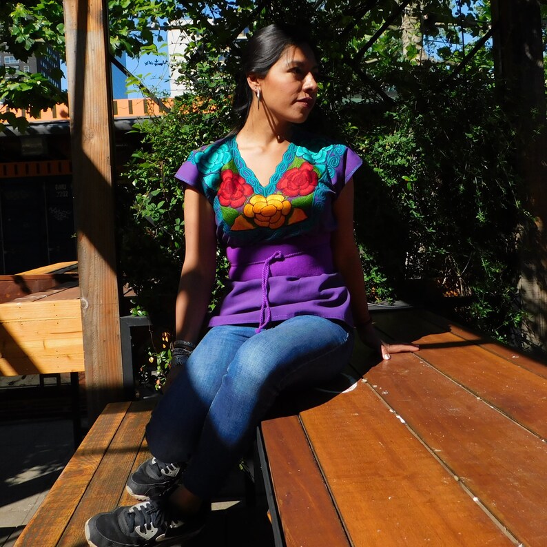 blusa mexicana bordada Mexican embroidery blouse mexican fashion. mexican top mexican outfit Oaxaca blouse