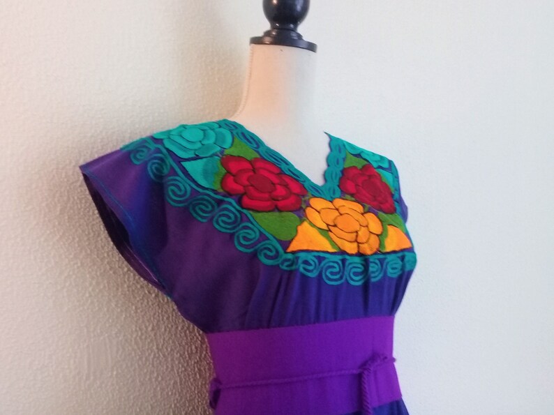 blusa mexicana bordada Mexican embroidery blouse mexican fashion. mexican top mexican outfit Oaxaca blouse