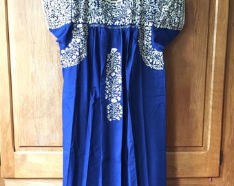 Mexican special occasion embroidery dress, Oaxaca region, Mexican dress, mexican traditional textiles, mexican outfit, mexican fashion.