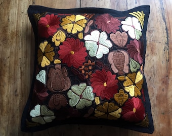 Mexican cushion cover Chiapas region, Mexican cushion cover, Mexican textile decoration, Mexican fabrics, Mexican design.