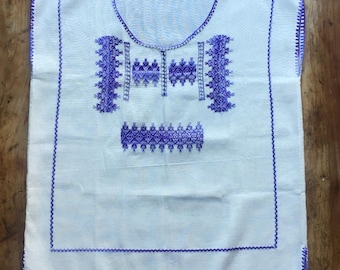 Mexican embroidered blouse, Otomi Puebla region, Mexican embroidered blouse, Mexican textiles, Mexican fashion, outfit ideas.