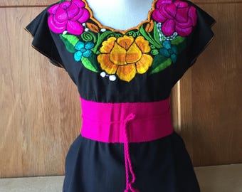 Mexican blouse, Oaxaca top, Mexican blouse, mexican traditional textiles, mexican outfit, mexican fashion.