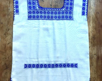 Mexican embroidered blouse, Otomi Puebla region, Mexican embroidered blouse, Mexican textiles, Mexican fashion, outfit ideas.