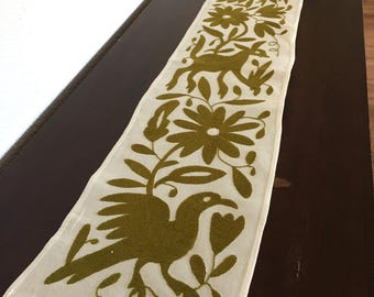 Mexican embroidered table runner, embroidered table runner, Tenango design, Mexican home ideas, gift ideas.