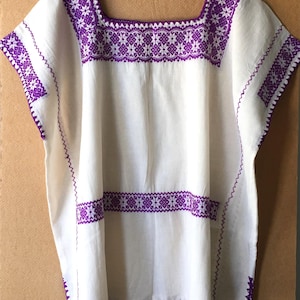 Embroidery Blouse / huipil, Valle Otomi region, Mexican embroidered blouse, Mexican textiles, Mexican fashion, Mexican clothing ideas.