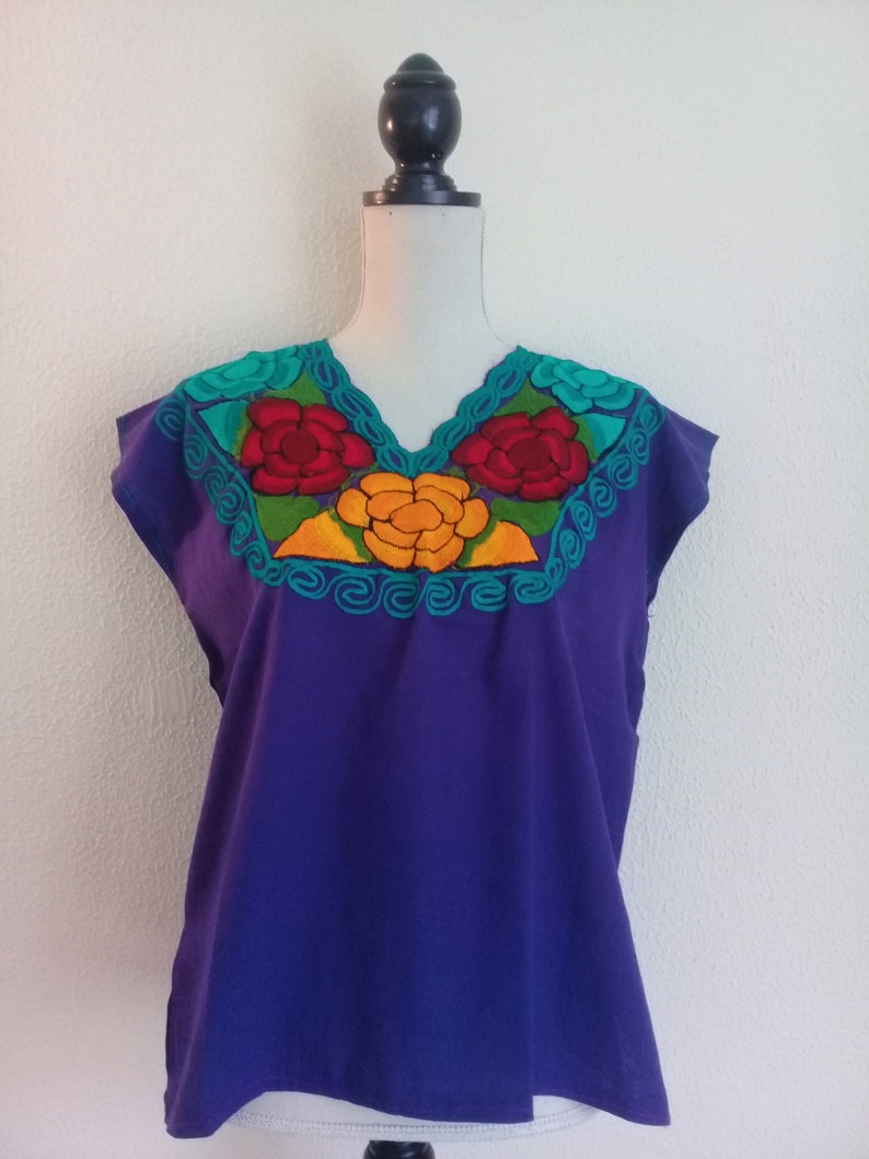 blusa mexicana bordada Mexican embroidery blouse mexican fashion. mexican top mexican outfit Oaxaca blouse