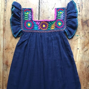 メキシコの刺繍入りベビードレス、アマテナンゴ チアパス地方、メキシコのベビードレス、メキシコのベビー服。