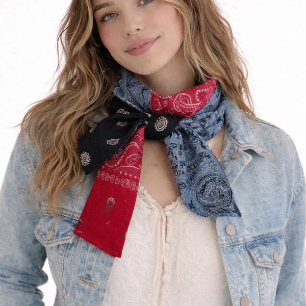 Pañuelo/cinturón tipo bandana delgado. Pañuelo tipo bandana rojo, azul y negro.