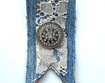 Broche de tela con el símbolo de la paz hecho a mano, pin de patchwork reciclado, dije para chaqueta