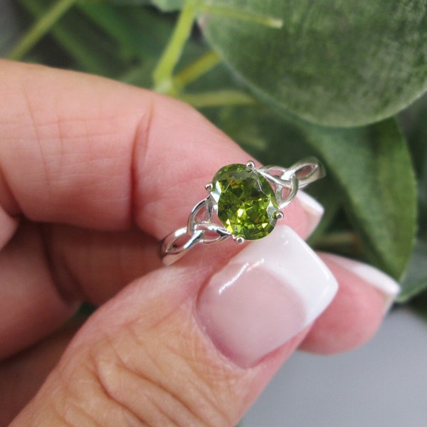 PERIDOT Solid Sterling Silver Ring>Gorgeous Green Peridot ring,Birthstone ring,Engagement ring,Peridot Jewelry,Celtic ring,Irish,925 ring