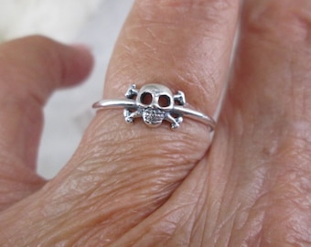 SKULL and CROSS BONES Ring>925 Sterling Silver ring,925 Skull ring,Skull and Crossbones,Sterling Silver ring,Poison ring,Biker Ring,925 ring