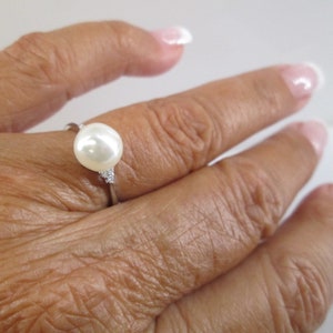 Classic Pearl Ring&gt;925 Sterling Silver Ring,Genuine Pearl Ring,Pearl & Simulated Diamonds,Pearl Ring,Pearl Solitaire,Genuine Pearl,925 rings