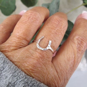 HORSESHOE Ring&gt;925 Solid Sterling Silver Hammered Horseshoe Ring,Lucky Horseshoe ring,Equestrian,Horses,Horseshoe jewelry,925 rings,sterling