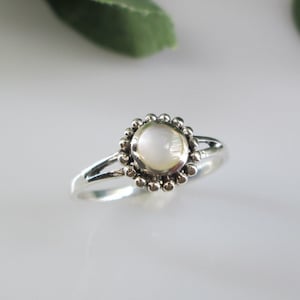 Mother of Pearl Ring>925 Sterling Silver ring,Genuine Mother of Pearl,Pearl ring,Dainty ring,925 Ring,Glistening Mother of Pearl,White Shell