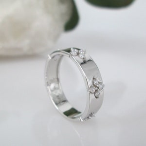 Sterling Silver Clover Ring>925 Silver Clover Band with Simulated Diamonds,Thumb Ring,Silver CZ Clover Band,Wedding Band,Anniversay Gift